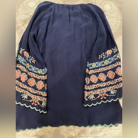 JOHNNY WAS Lina Scalloped Embroidered Tunic Top XS - Picture 6 of 7